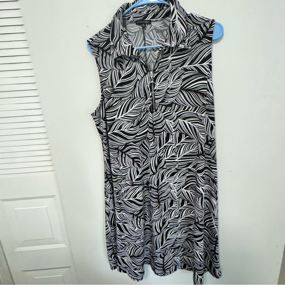 Ava and grace black and white palms sleeveless dress plus 1X
